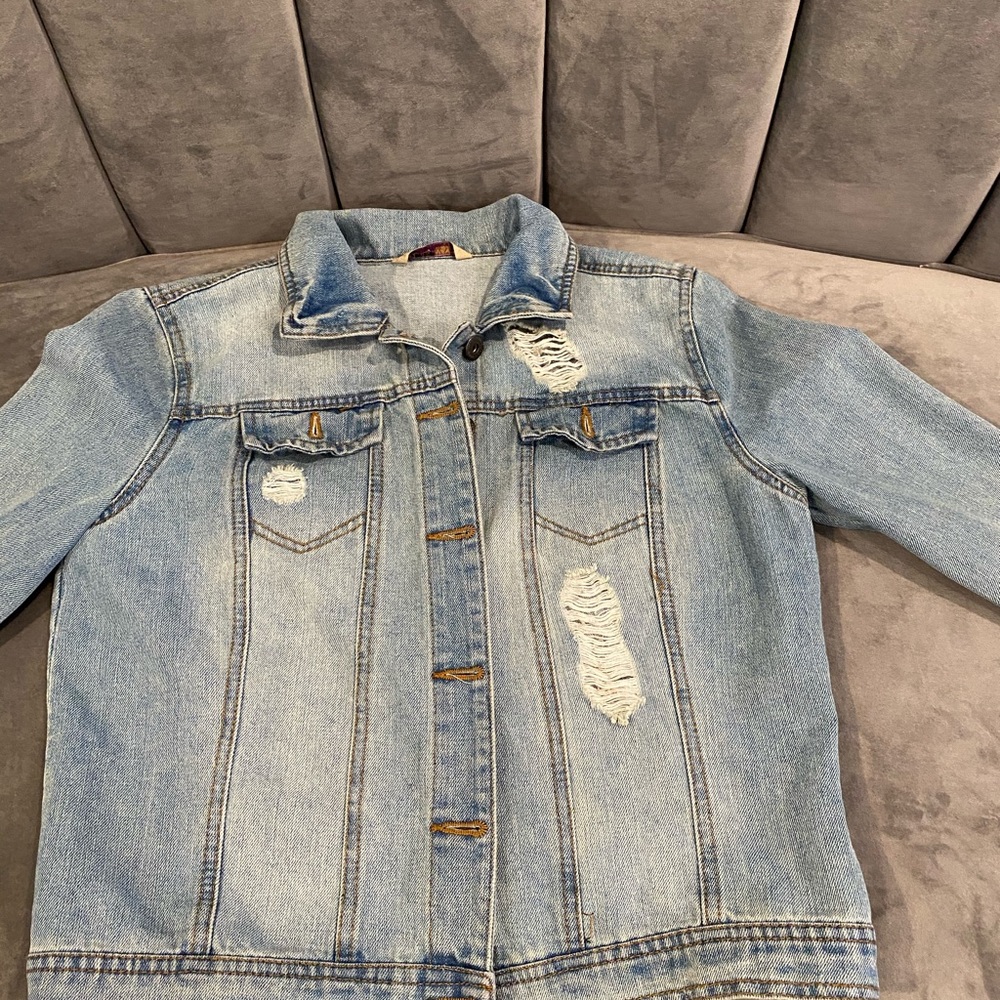 Slightly Ripped Denim Jacket (Juniors) - Picture 4 of 7